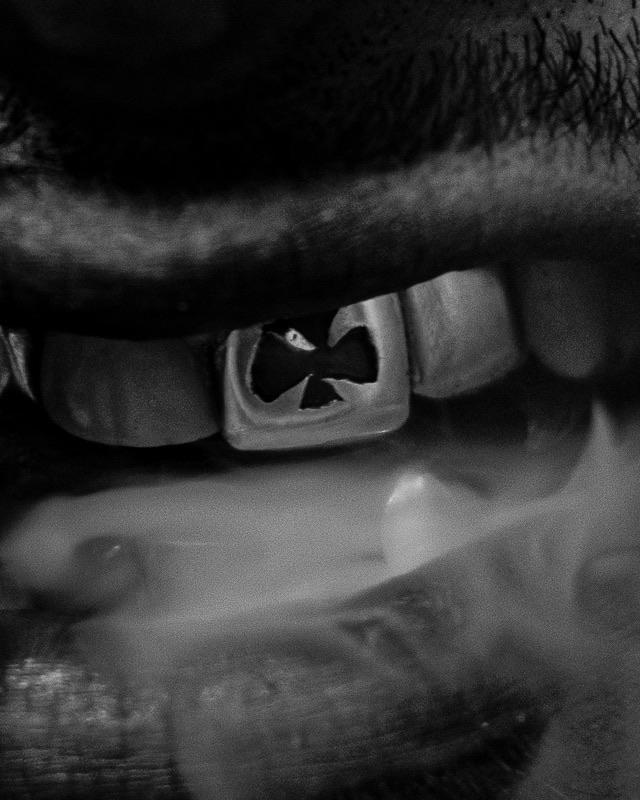 Grillz en argent avec motif croix découpé